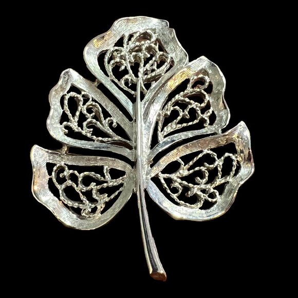 Monet Brooch Leave Brushed Silver Tone Filigree Swirl‎ Vintage Pin - Picture 1 of 8